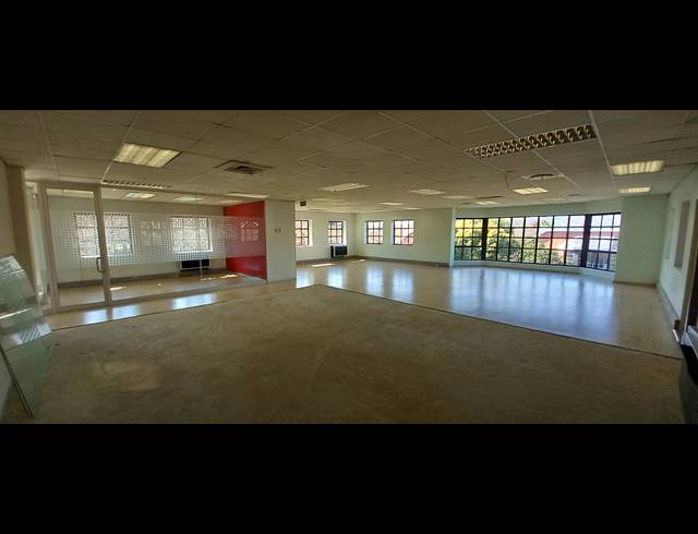 225M² OFFICE TO LET IN LYME PARK